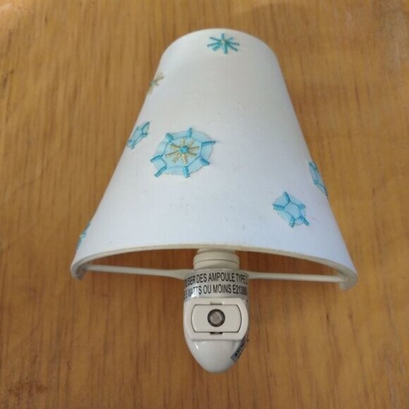 Mini Night Light Lamp With Snowflake Design  White & Blue - Picture 1 of 2